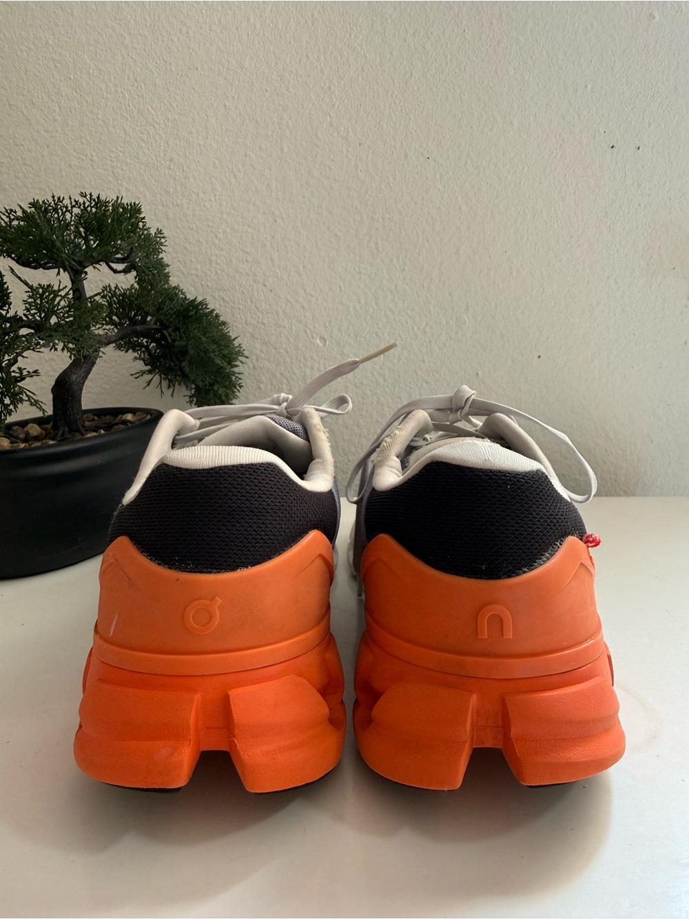 On Running cloudflyer 4 Men size 9 Athletic Shoes — Gray with Orange Accents - Picture 8 of 13